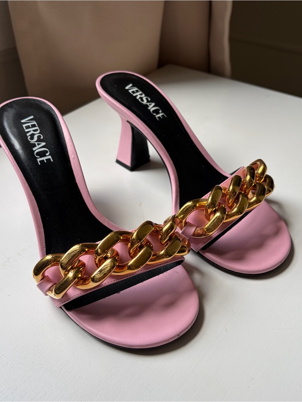 Versace Pink Leather Gold Chain Sandal Low Kitten Block Heels Size 38 / 8
